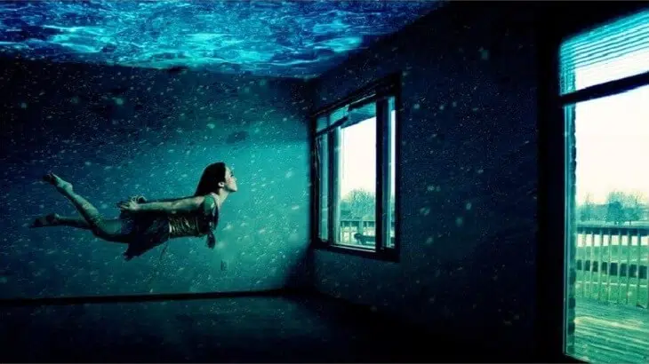 تفسير رؤية السباحة في البحر في الحلم