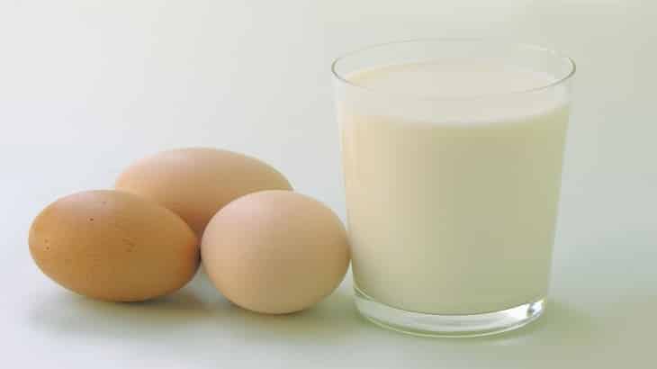 فوائد البيض النيئ باللبن وطريقة عمله