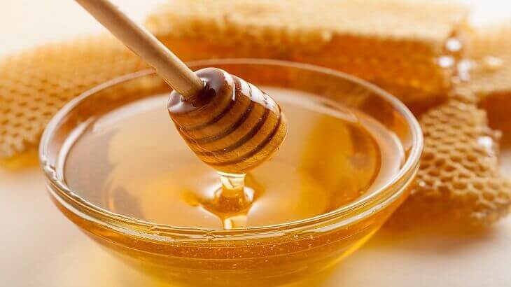 فوائد العسل الأبيض على الريق بالتفصيل