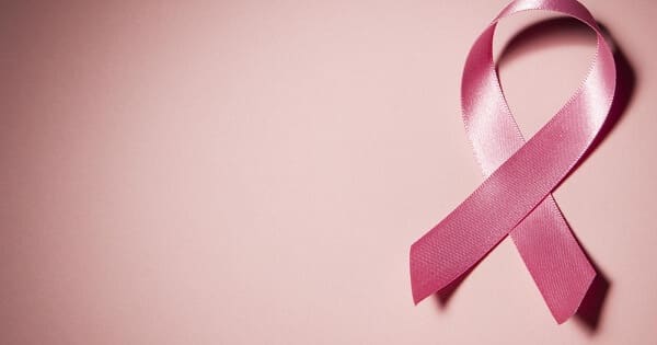 اعراض مرض سرطان الثدي عند النساء بالتفصيل