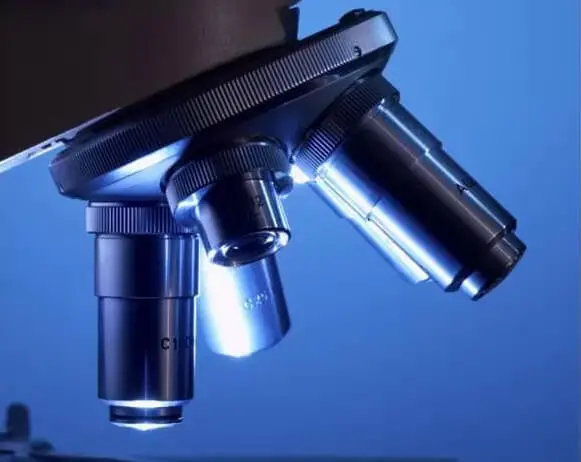 18 معلومة عن أهمية الميكروسكوب الضوئي والجراحي