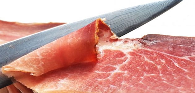 تفسير حلم تقطيع اللحم النيء بالسكين في المنام