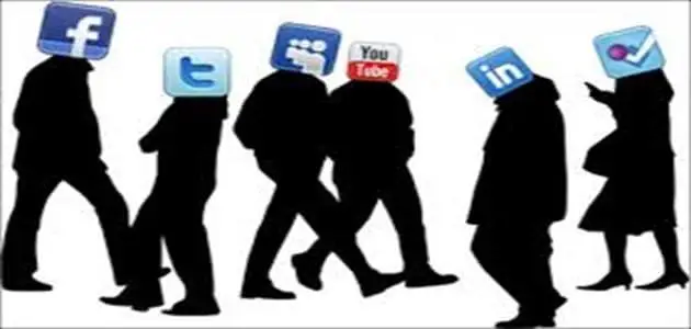 مخاطر مواقع التواصل الاجتماعي على الأسرة