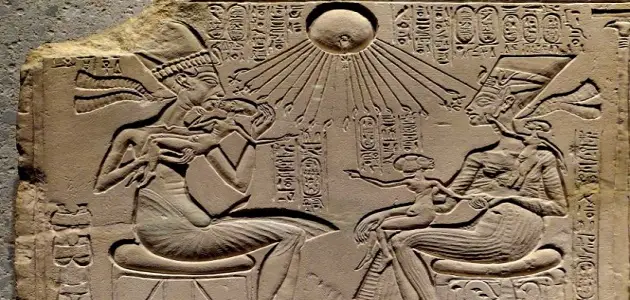 من هو أول ملك فرعوني امن بالتوحيد