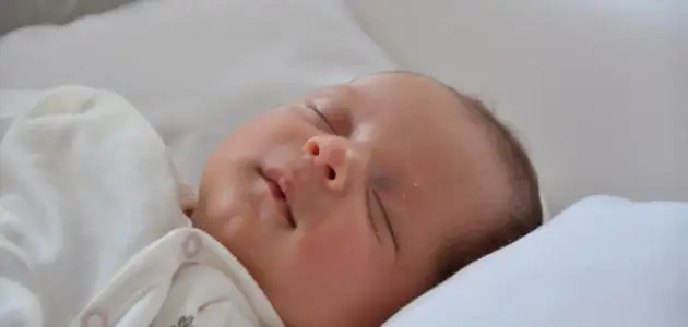 اضرار نوم الرضيع على الوسادة قبل عمر سنتين