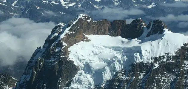 أين تقع جبال الأنديز وكم يبلغ حجمها؟