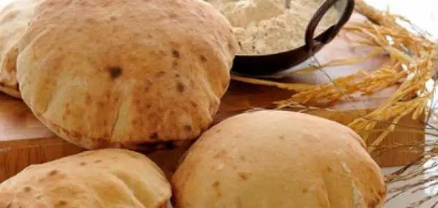 كم سعرة حرارية في رغيف الخبز المصري؟