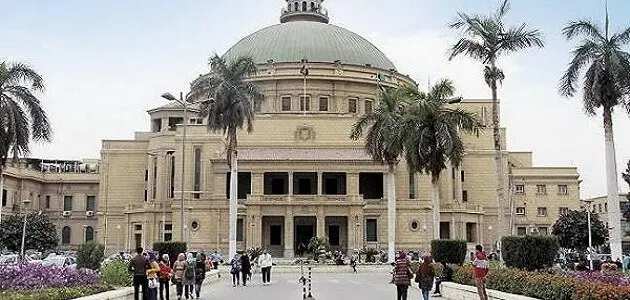 كلية الأثار جامعة القاهرة وأقسامها