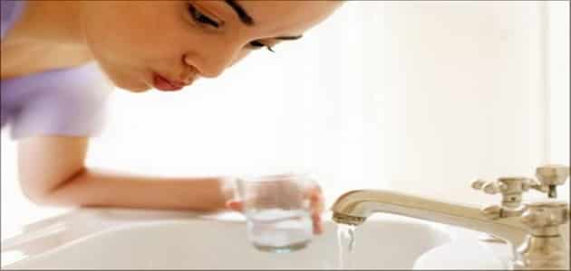 هل يغسل الفم بالماء بعد الغسول؟