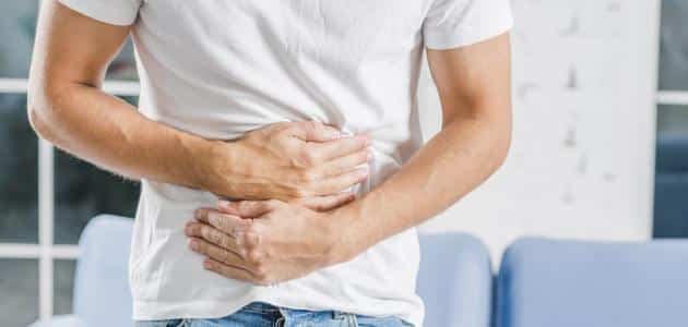 أكثر من 10 علاجات منزلية لألم المعدة مجربة