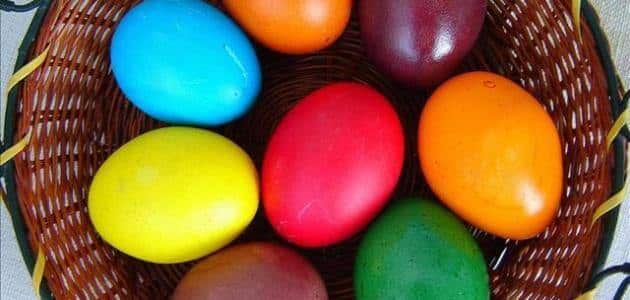 أسهل طريقة تلوين البيض بألوان الطعام الصحية