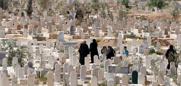 حُكم زيارة القبور للنساء في المذاهب