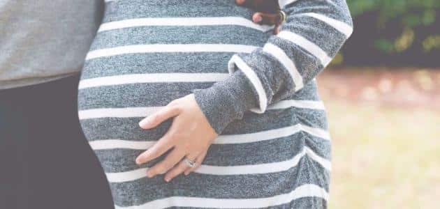نغزات الثدي الأيسر للحامل في الشهر التاسع