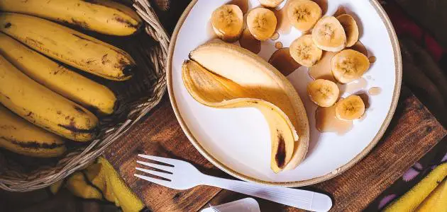 هل الموز يزيد الوزن وماهي فوائده وأضراره عند تناوله بكثرة ؟