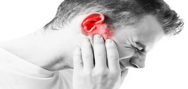 أعراض التهاب الأذن الخارجية عند الكبار