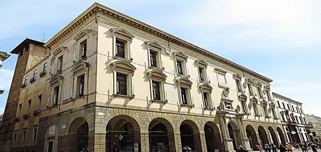 أقدم جامعة في إيطاليا