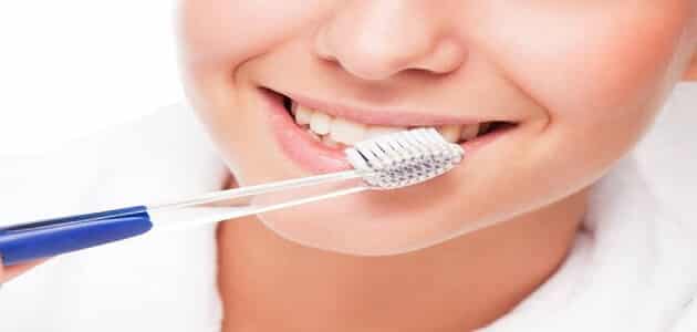 تفسير حلم تنظيف الاسنان للعزباء