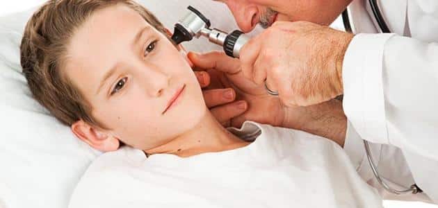 ما هي اعراض التهاب الاذن الوسطى عند الكبار