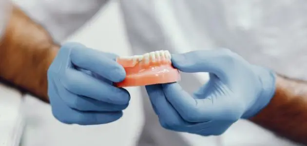 طريقة علاج ألم اللثة تحت الأسنان