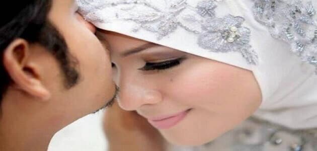 تقبيل الزوج المتوفي لزوجته في المنام