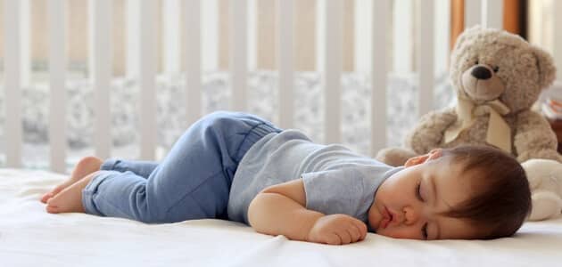 عدد ساعات نوم الطفل الرضيع