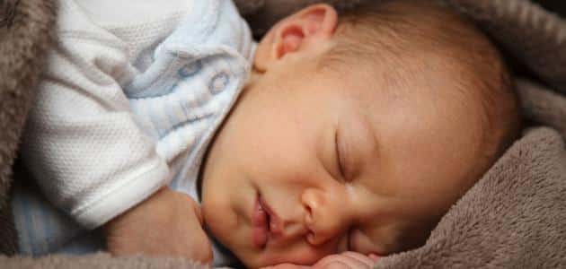 كثرة نوم الرضيع في الشهر الثاني