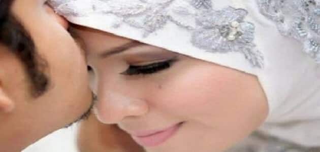هل يجوز تقبيل الزوجة من الفم في رمضان