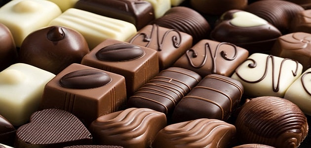 إهداء الشوكولاتة في المنام للعزباء