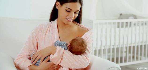 الآثار الجانبية للرضاعة الطبيعية على الأم
