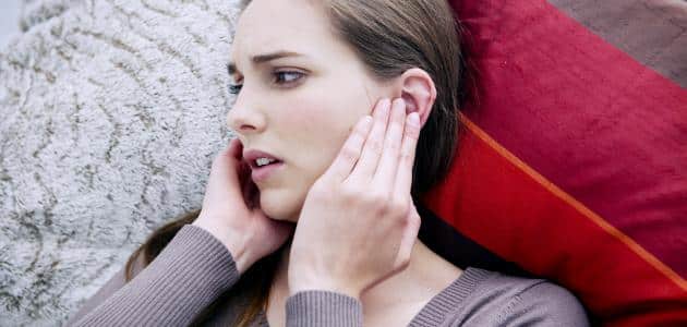 أسباب طنين الأذن عند النوم