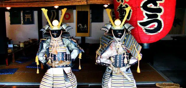 اسم يطلق على المحاربين القدماء في اليابان من سبع حروف
