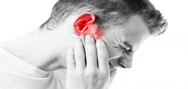 هل التهاب الحلق يسبب الم في الاذن