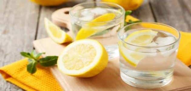 فوائد شرب الماء والليمون على الريق