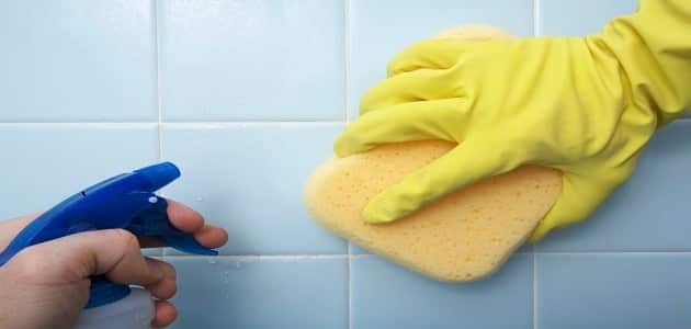 كيفية إزالة بقع الكلس عن بلاط الحمام