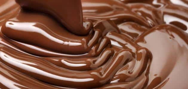 طريقة تسييح الشوكولاتة الخام باللبن