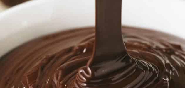 طريقة عمل الشوكولاتة الخام لتزيين التورتة
