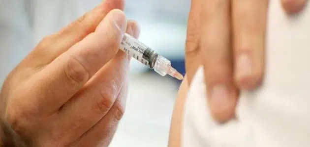 علاج تورم الفخذ بعد التطعيم