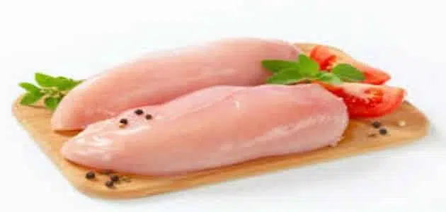 كم جرام بروتين في 100 جرام صدور دجاج