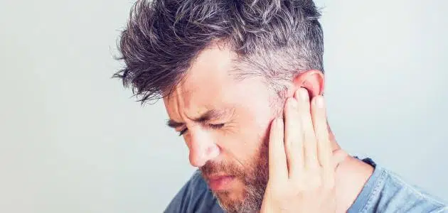 هل التهاب الأذن يسبب تنميل في الوجه