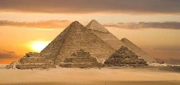 بحث عن أهم آثار مصر