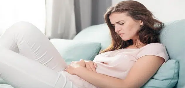 أعراض الدورة الشهرية قبل نزولها بيوم