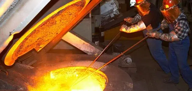 كيف يتم صهر الحديد