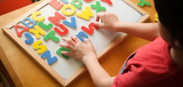 طرق تعليم الأطفال تحليل الكلمات إلى حروف